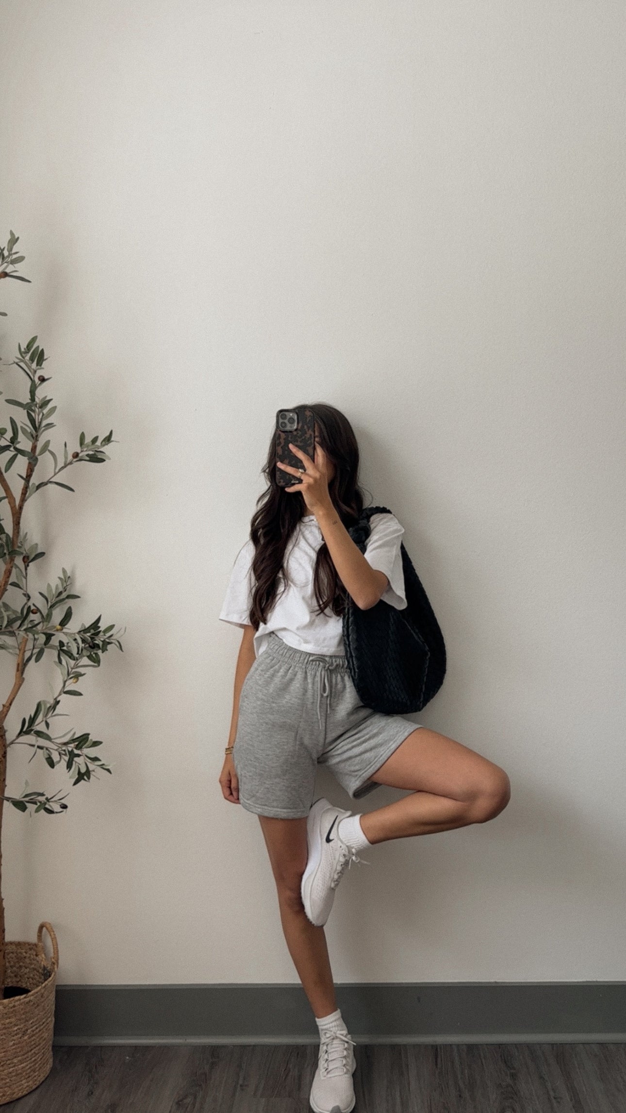 Basic Short (Heather Grey)